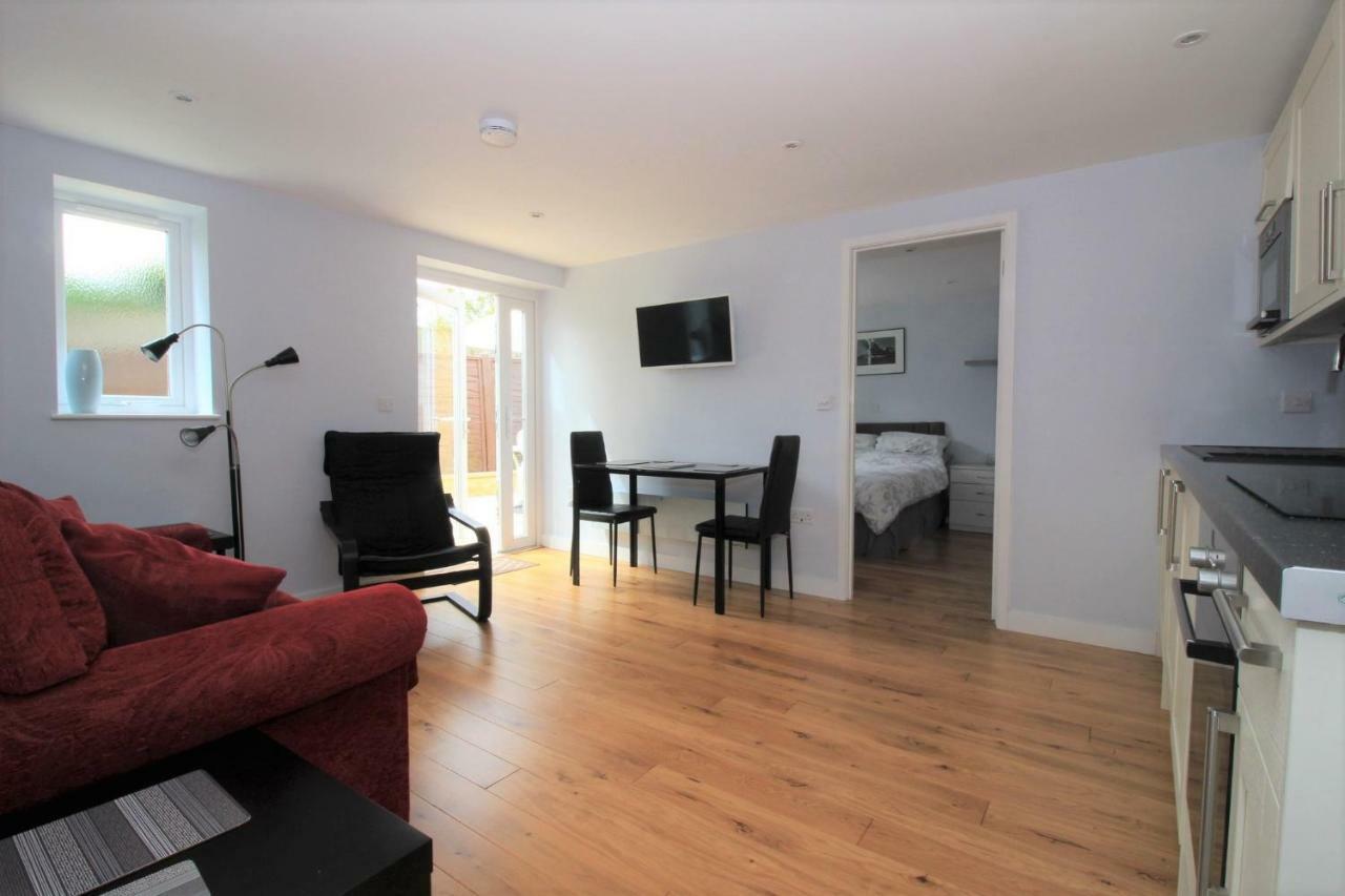 Beautiful Modern In * Bath